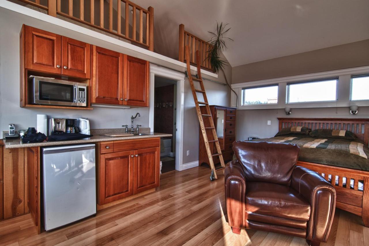 Birds Of A Feather Victoria Oceanfront Studio Suites Colwood Exterior foto