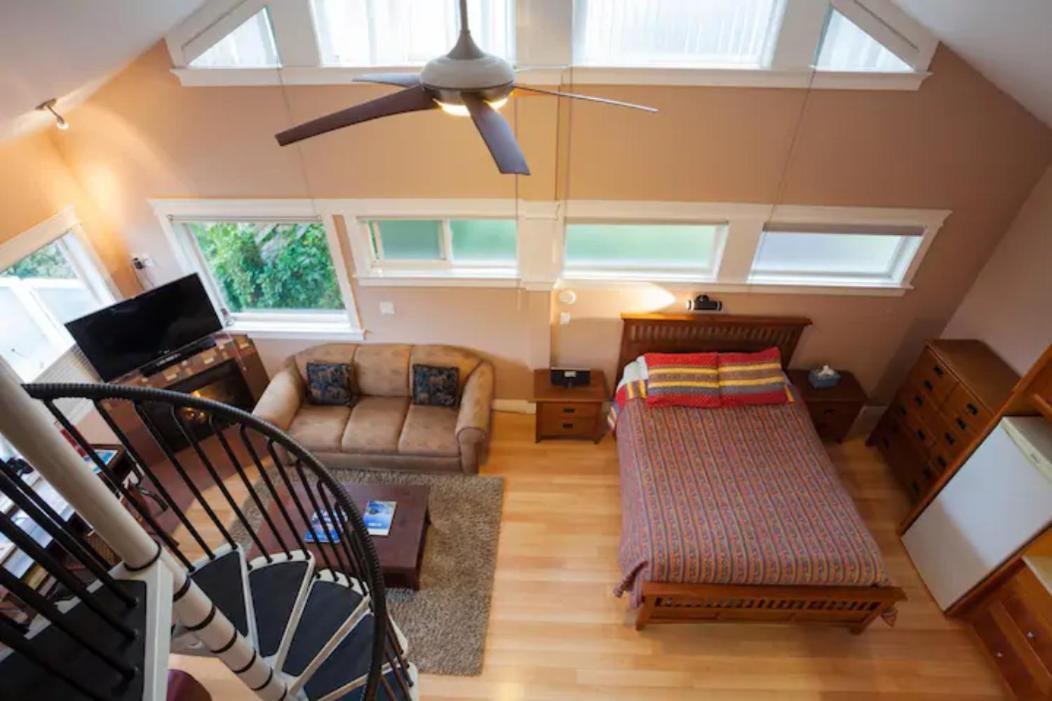 Birds Of A Feather Victoria Oceanfront Studio Suites Colwood Exterior foto