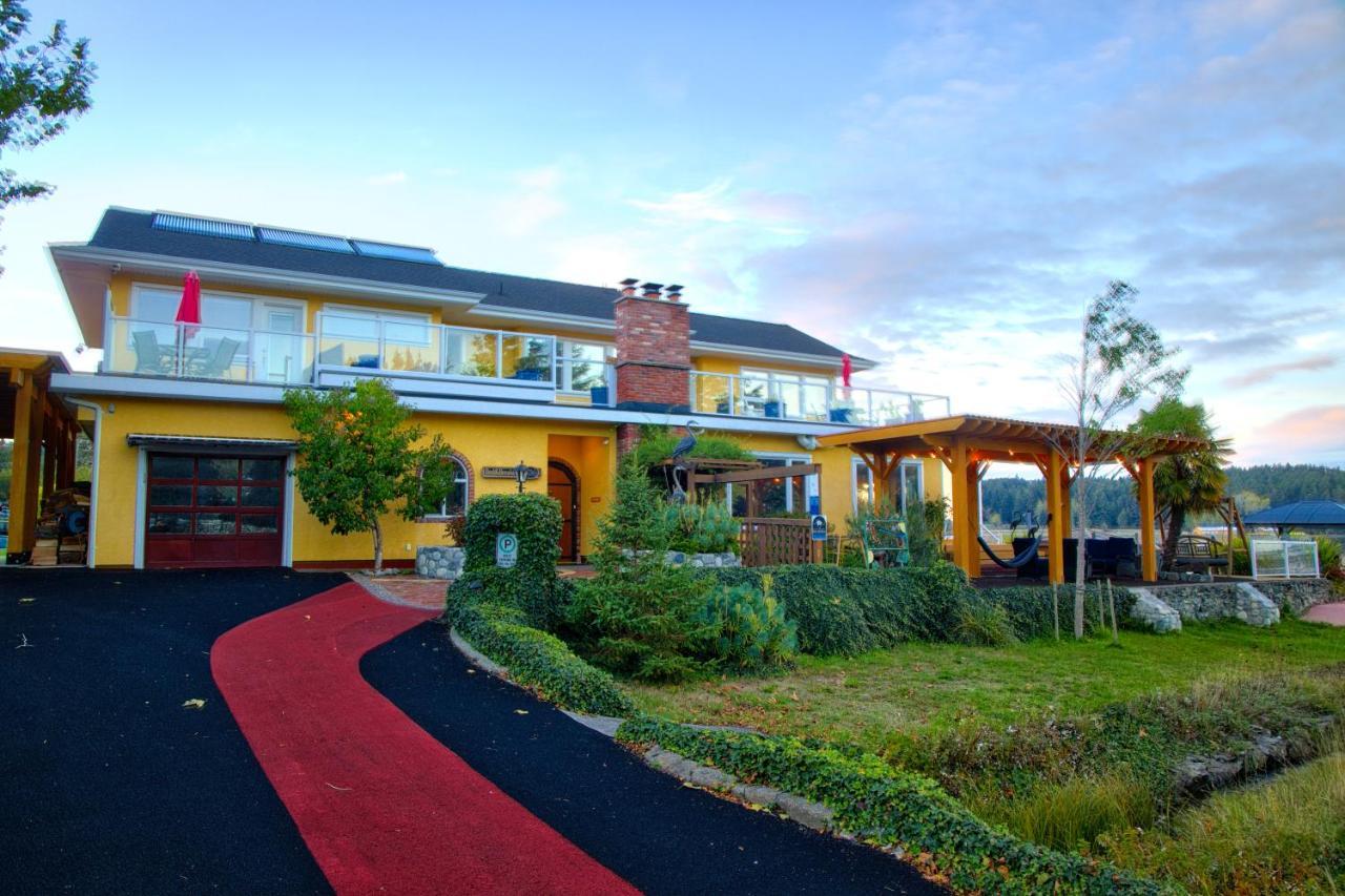 Birds Of A Feather Victoria Oceanfront Studio Suites Colwood Exterior foto