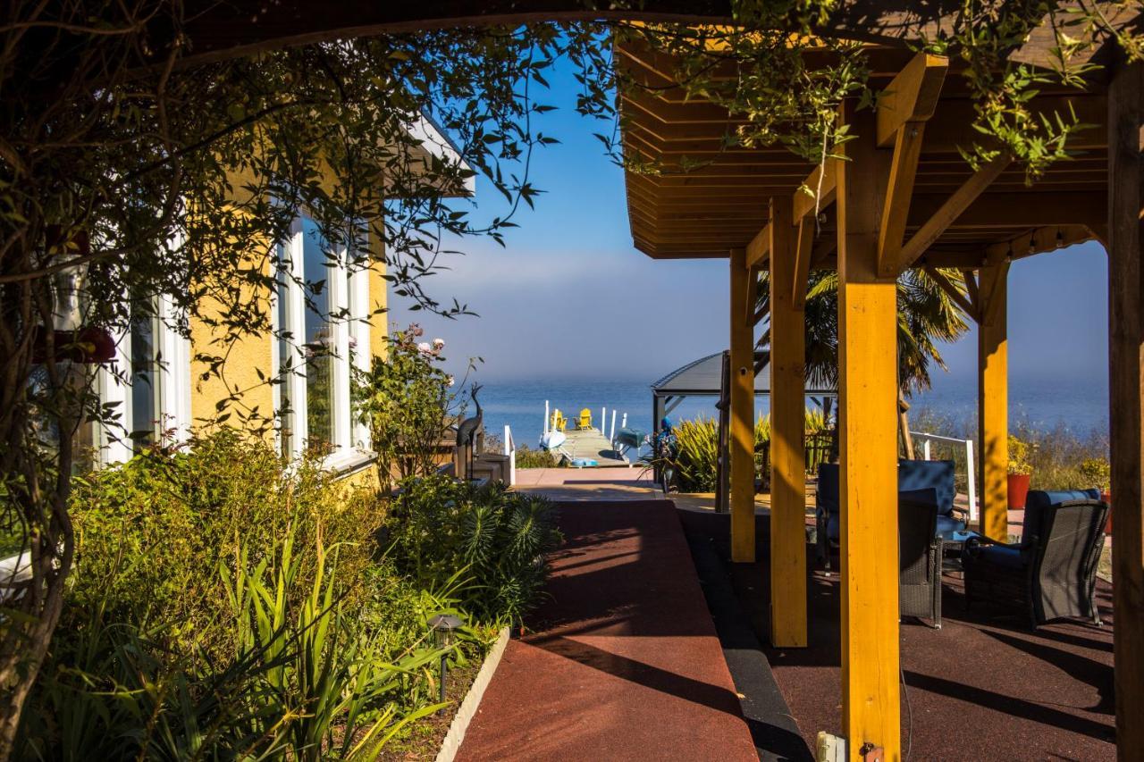 Birds Of A Feather Victoria Oceanfront Studio Suites Colwood Exterior foto