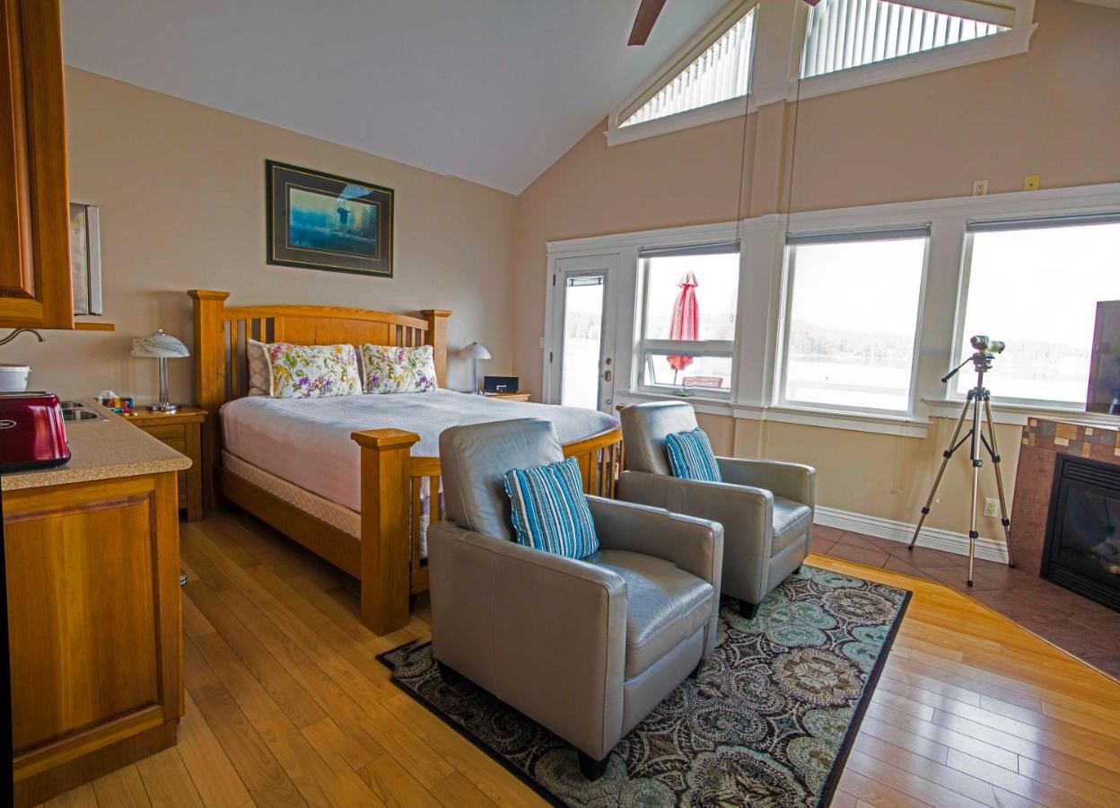 Birds Of A Feather Victoria Oceanfront Studio Suites Colwood Exterior foto