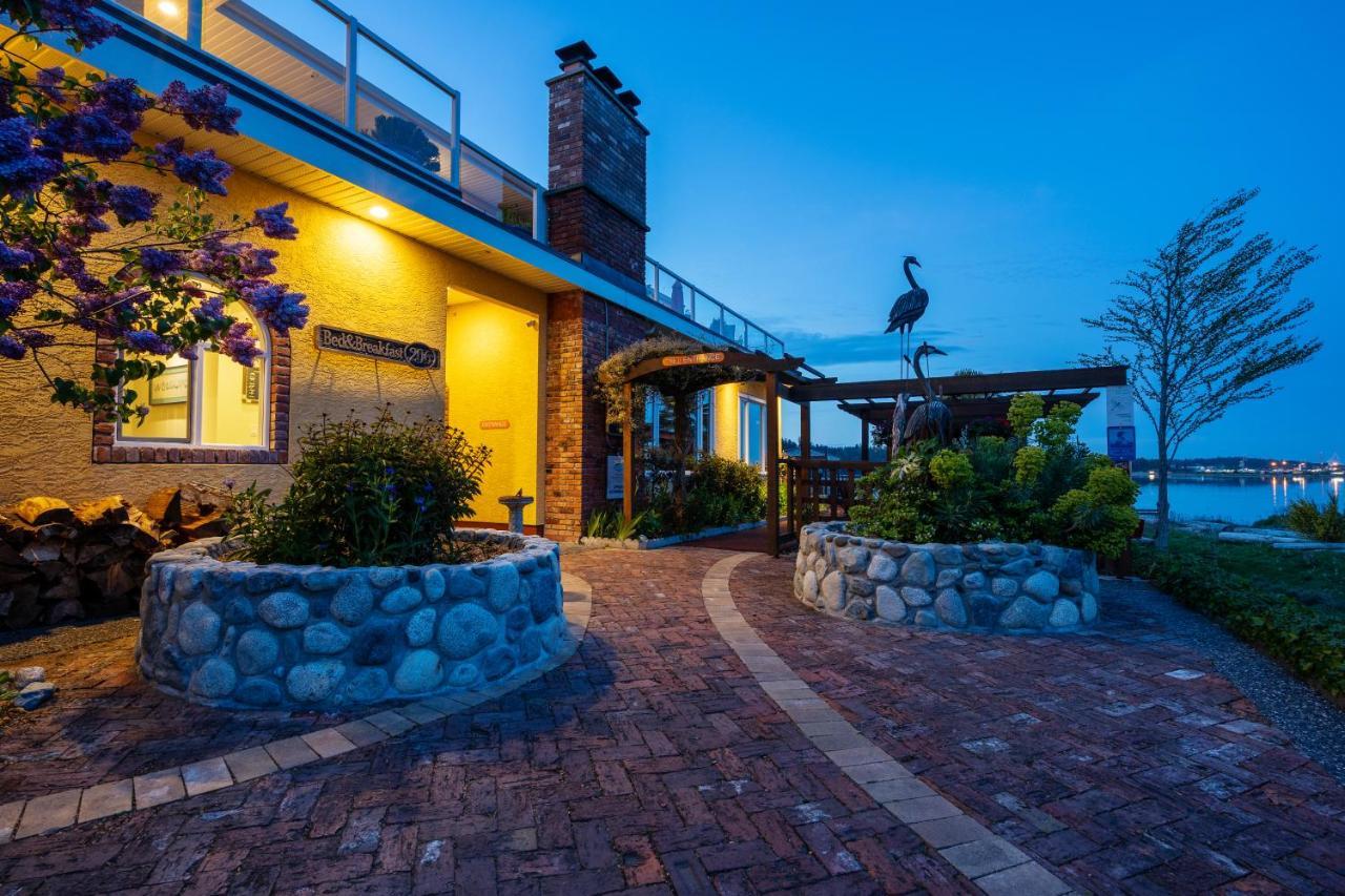 Birds Of A Feather Victoria Oceanfront Studio Suites Colwood Exterior foto