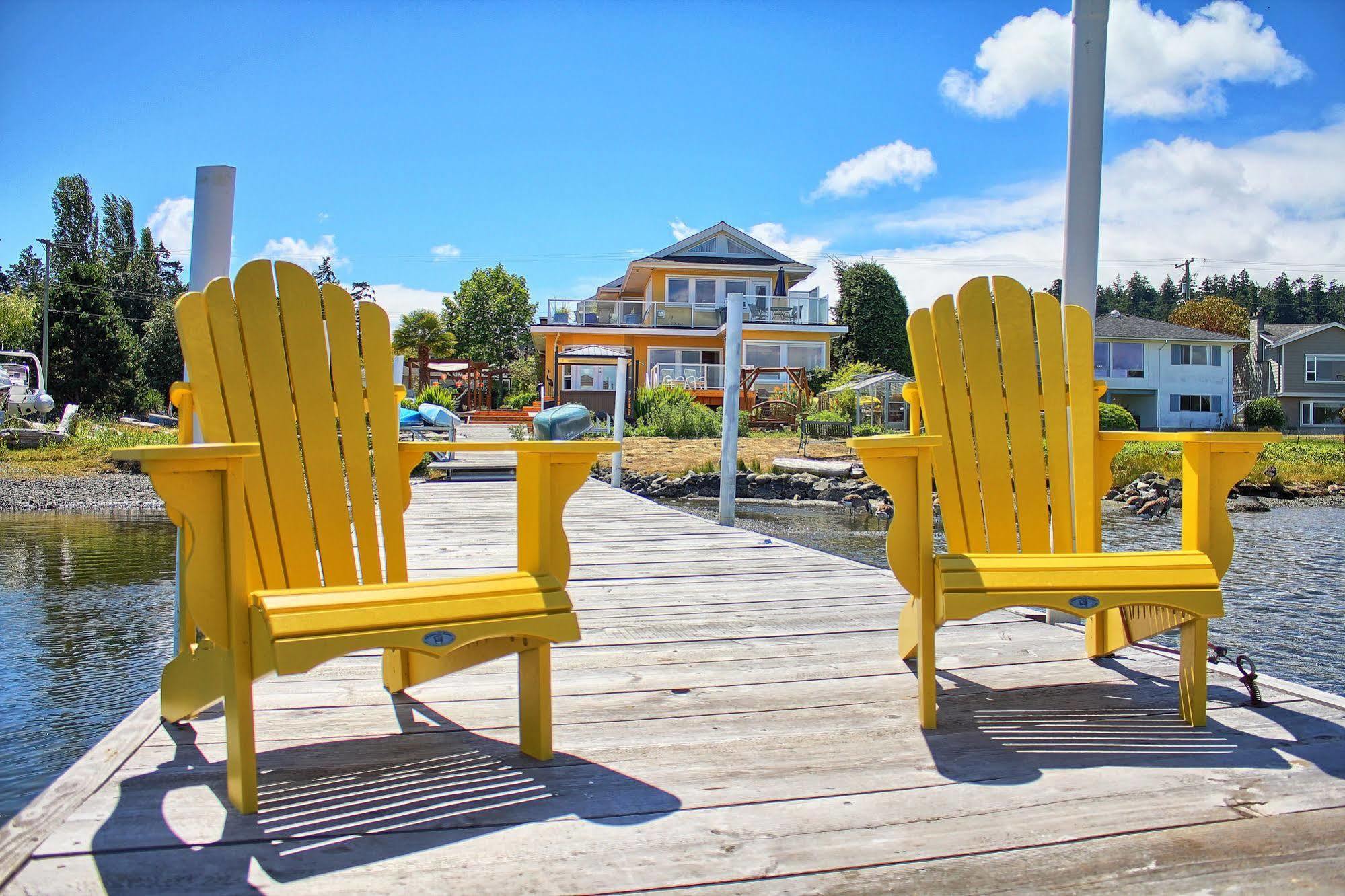 Birds Of A Feather Victoria Oceanfront Studio Suites Colwood Exterior foto