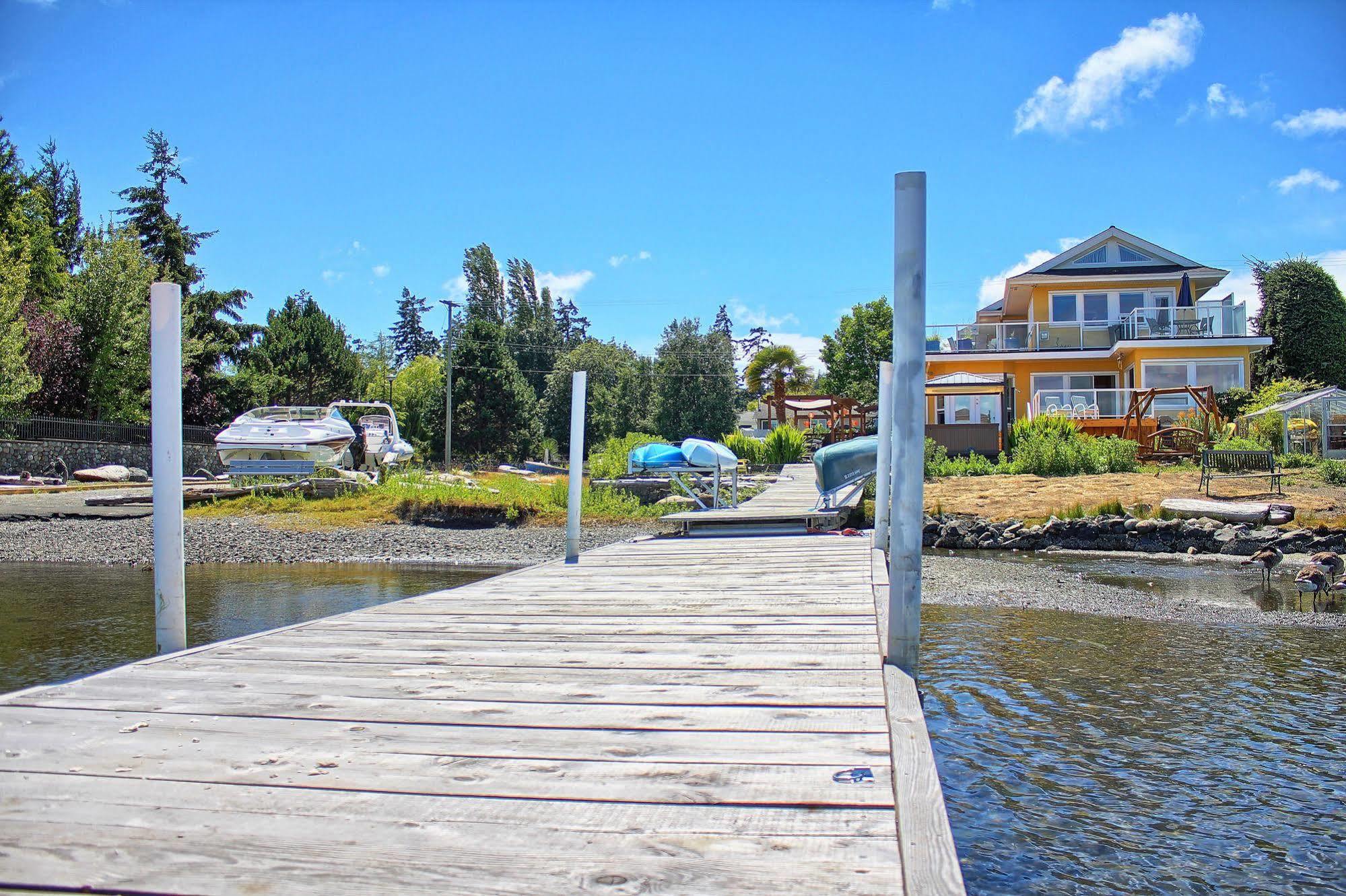 Birds Of A Feather Victoria Oceanfront Studio Suites Colwood Exterior foto