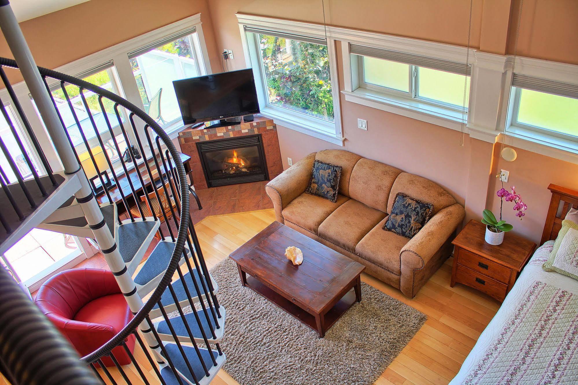 Birds Of A Feather Victoria Oceanfront Studio Suites Colwood Exterior foto