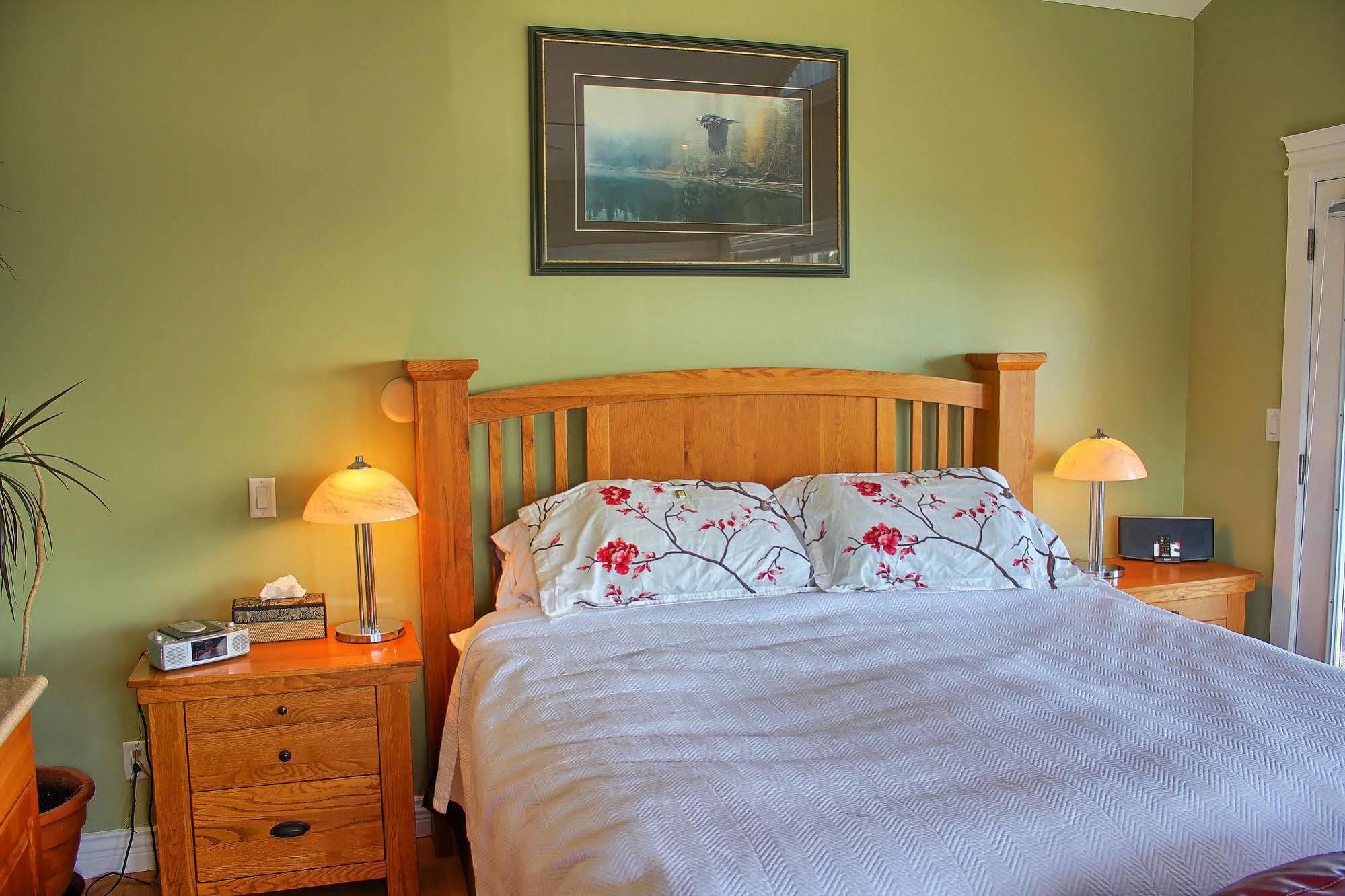 Birds Of A Feather Victoria Oceanfront Studio Suites Colwood Exterior foto