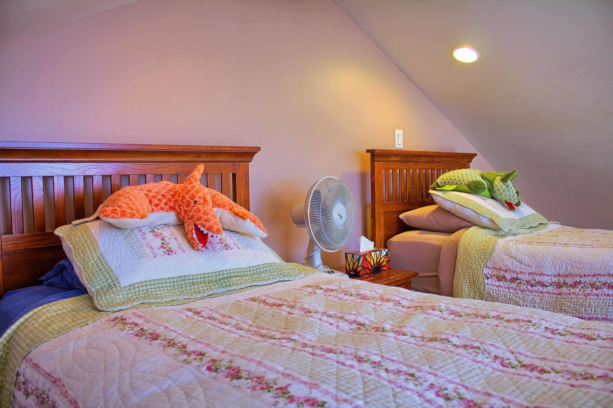 Birds Of A Feather Victoria Oceanfront Studio Suites Colwood Exterior foto